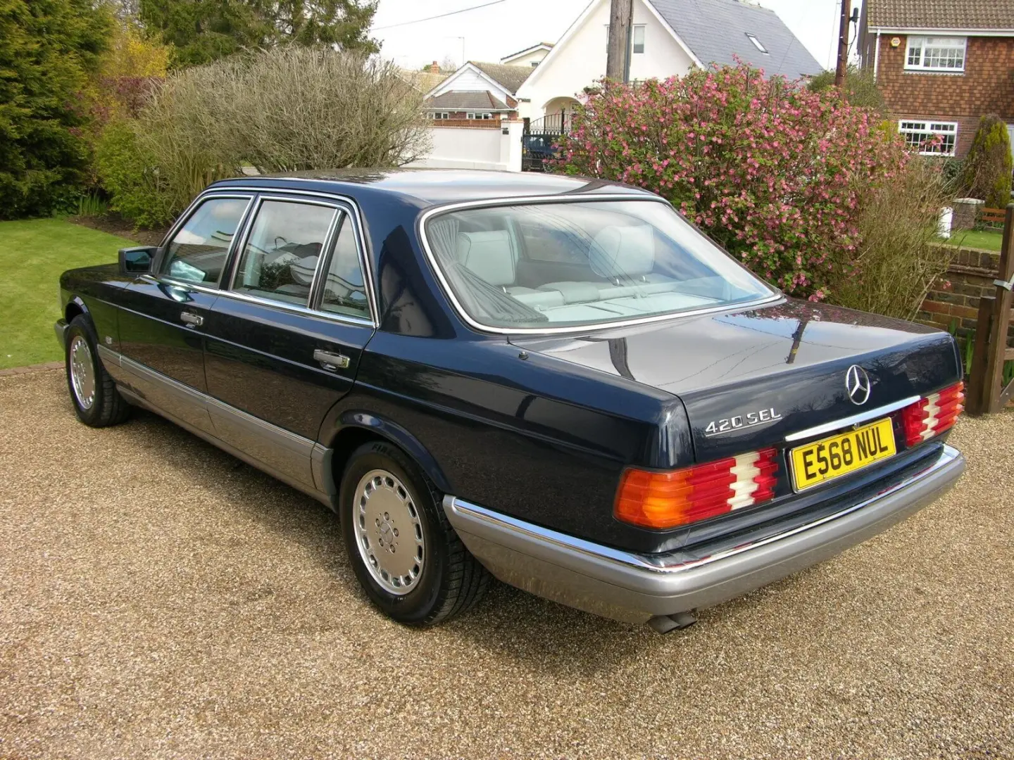 Mercedes-Benz  S 420 SEL 1