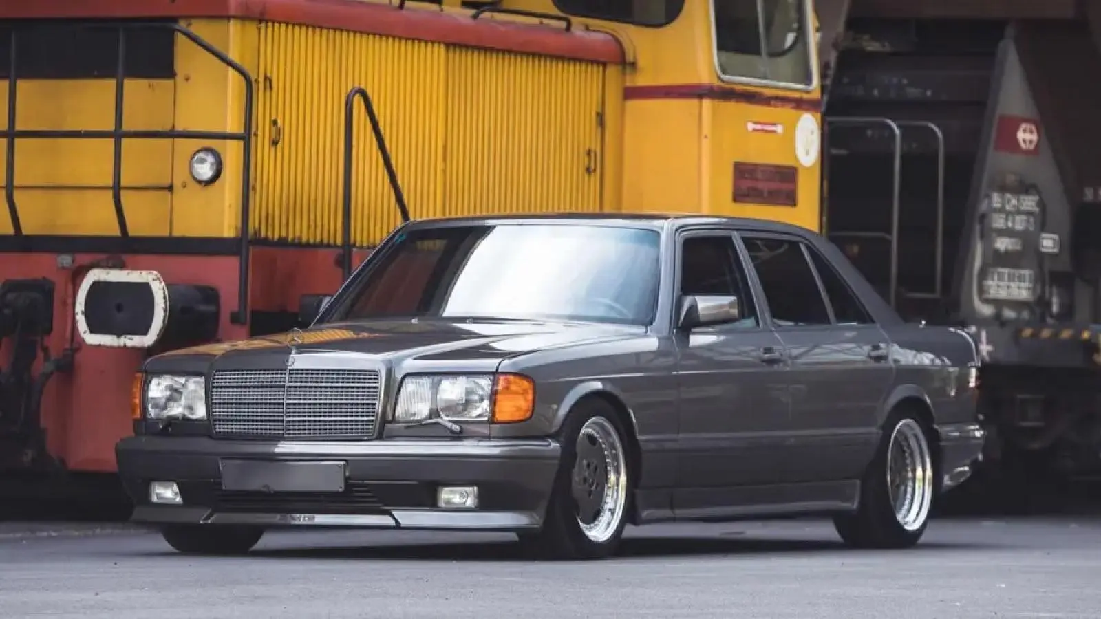 Mercedes-Benz  S 560 SEL 5