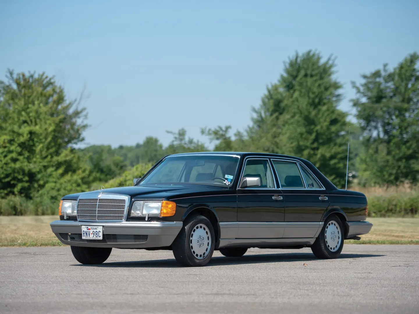 Mercedes-Benz  S 560 SEL 3
