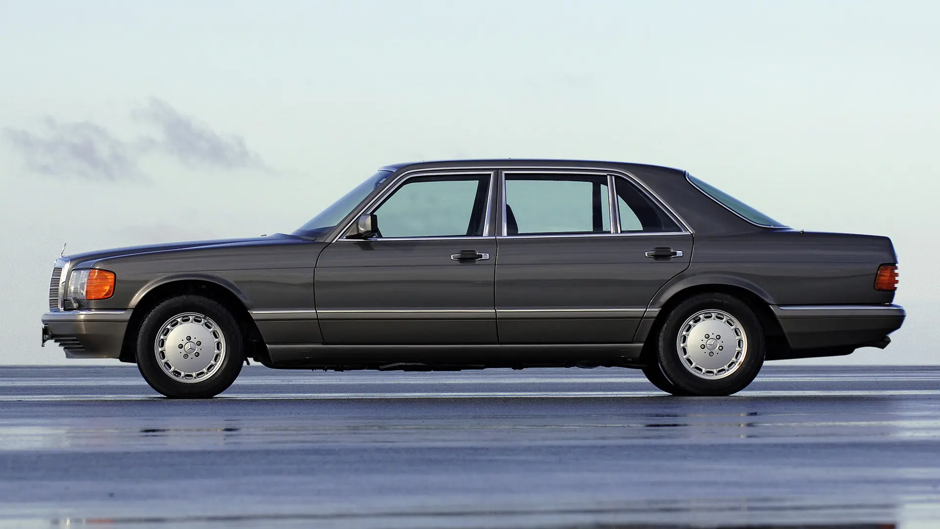 Mercedes-Benz  S 560 SEL 4