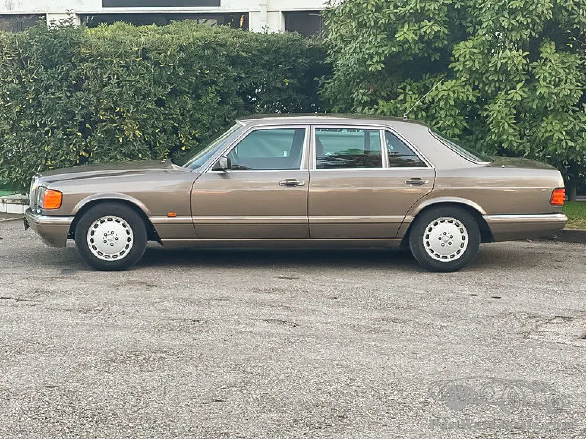 Mercedes-Benz  S 560 SEL 2