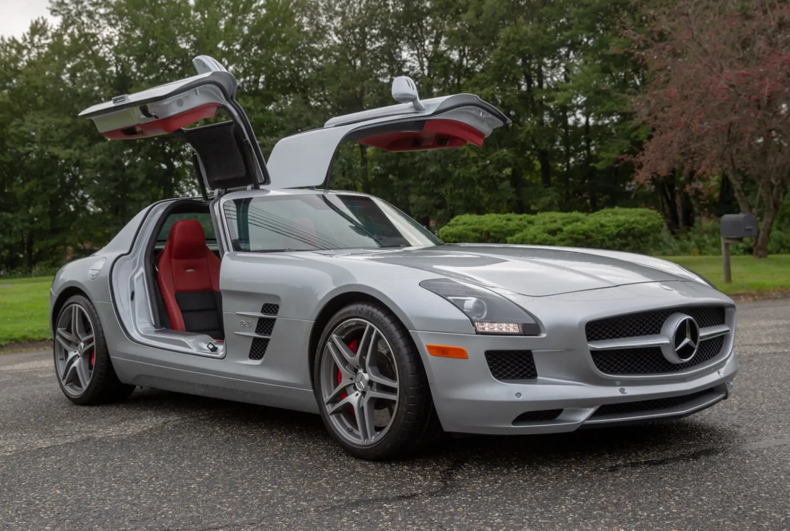 Mercedes-Benz SLS AMG SLS AMG 6.2 4