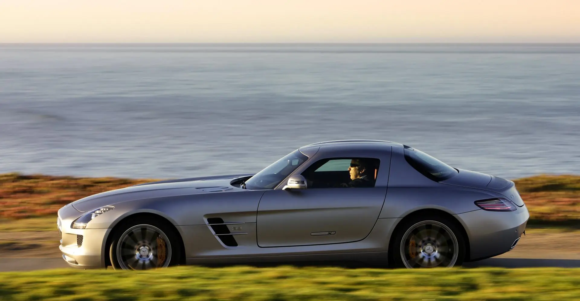 Mercedes-Benz SLS AMG SLS AMG 6.2 5