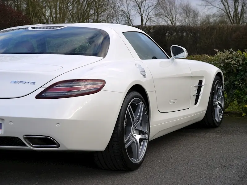Mercedes-Benz SLS AMG SLS AMG 6.2 4
