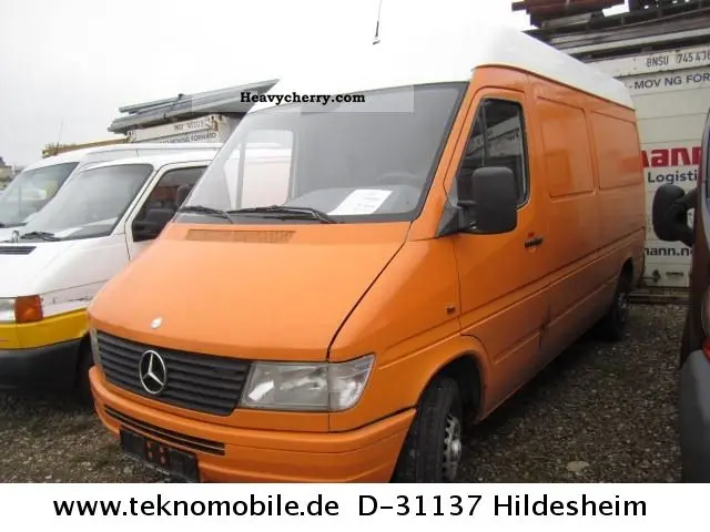 Mercedes-Benz  Sprinter 208 D 1
