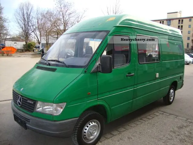 Mercedes-Benz  Sprinter 208 D 3