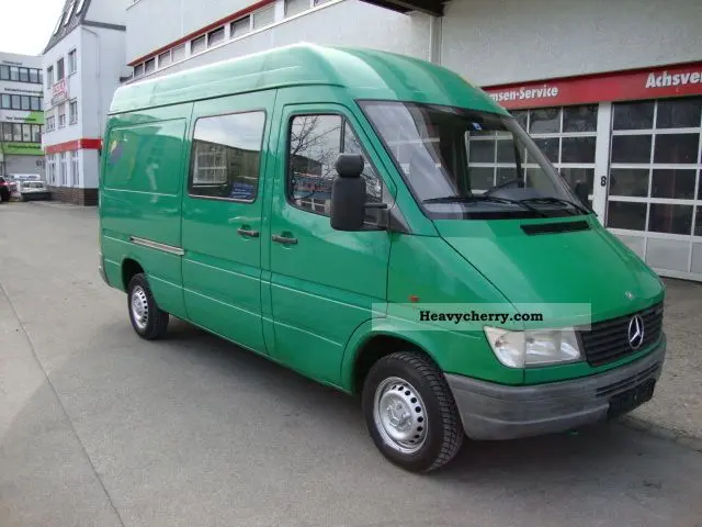 Mercedes-Benz  Sprinter 208 D 3