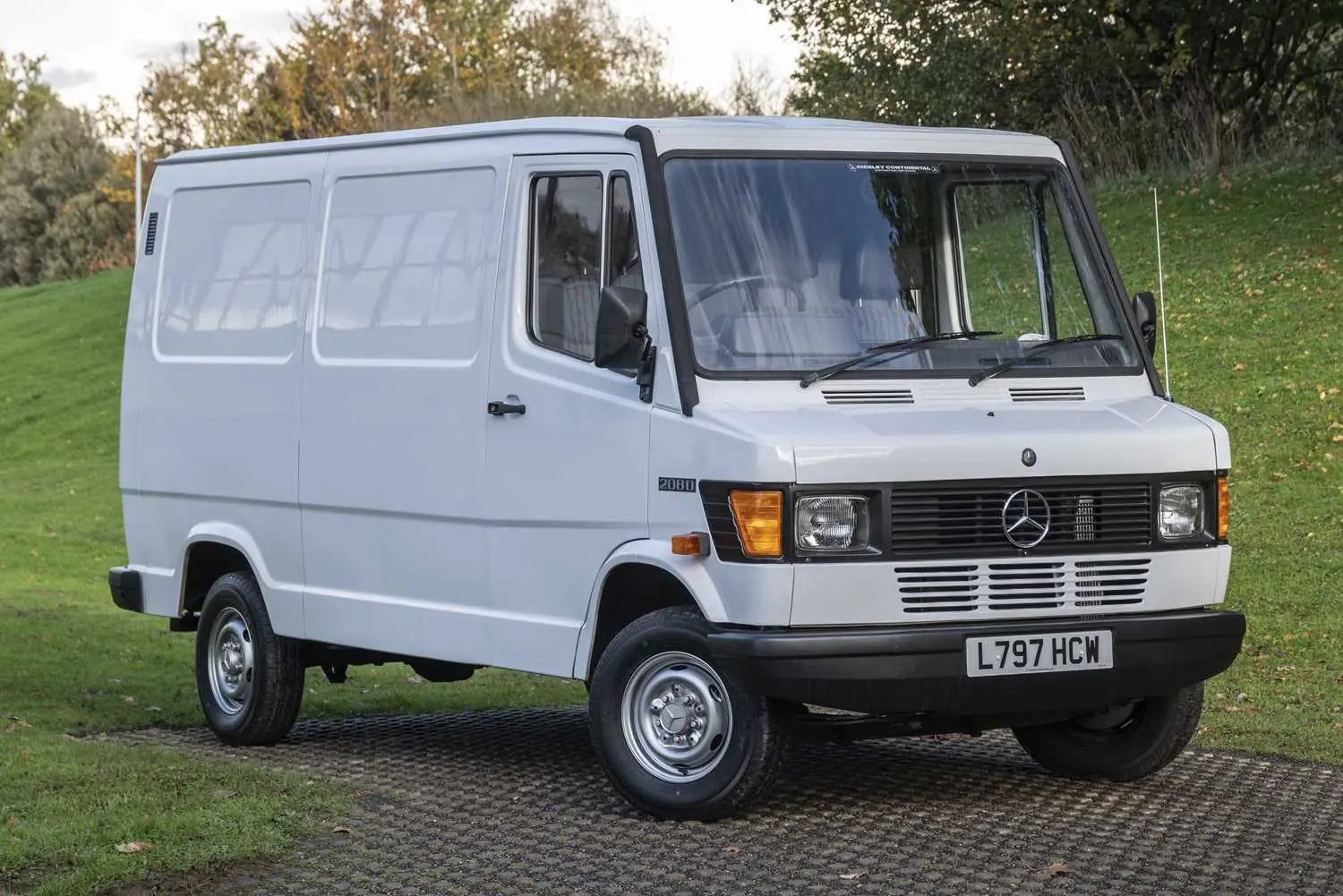 Mercedes-Benz  Sprinter 208 D 6