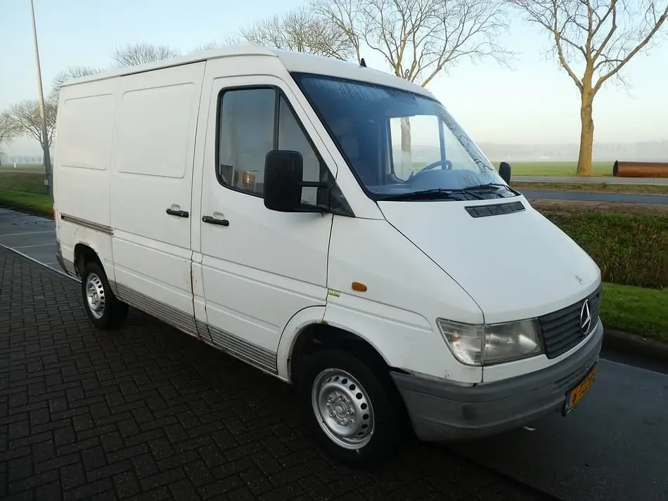 Mercedes-Benz  Sprinter 210 D 0