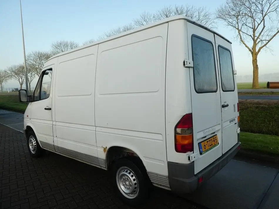 Mercedes-Benz  Sprinter 210 D 1