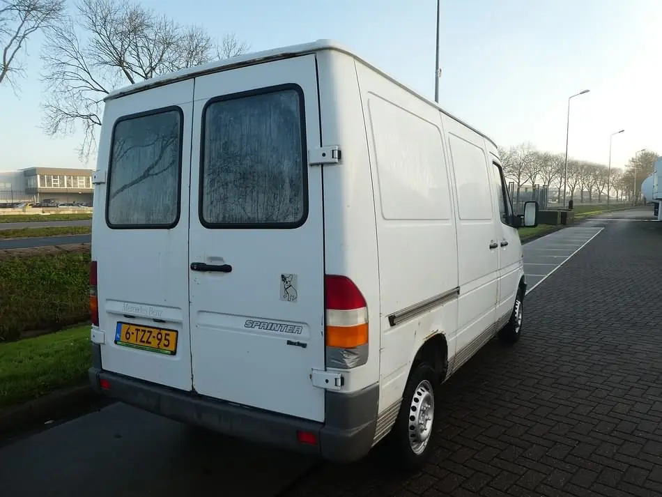 Mercedes-Benz  Sprinter 210 D 2