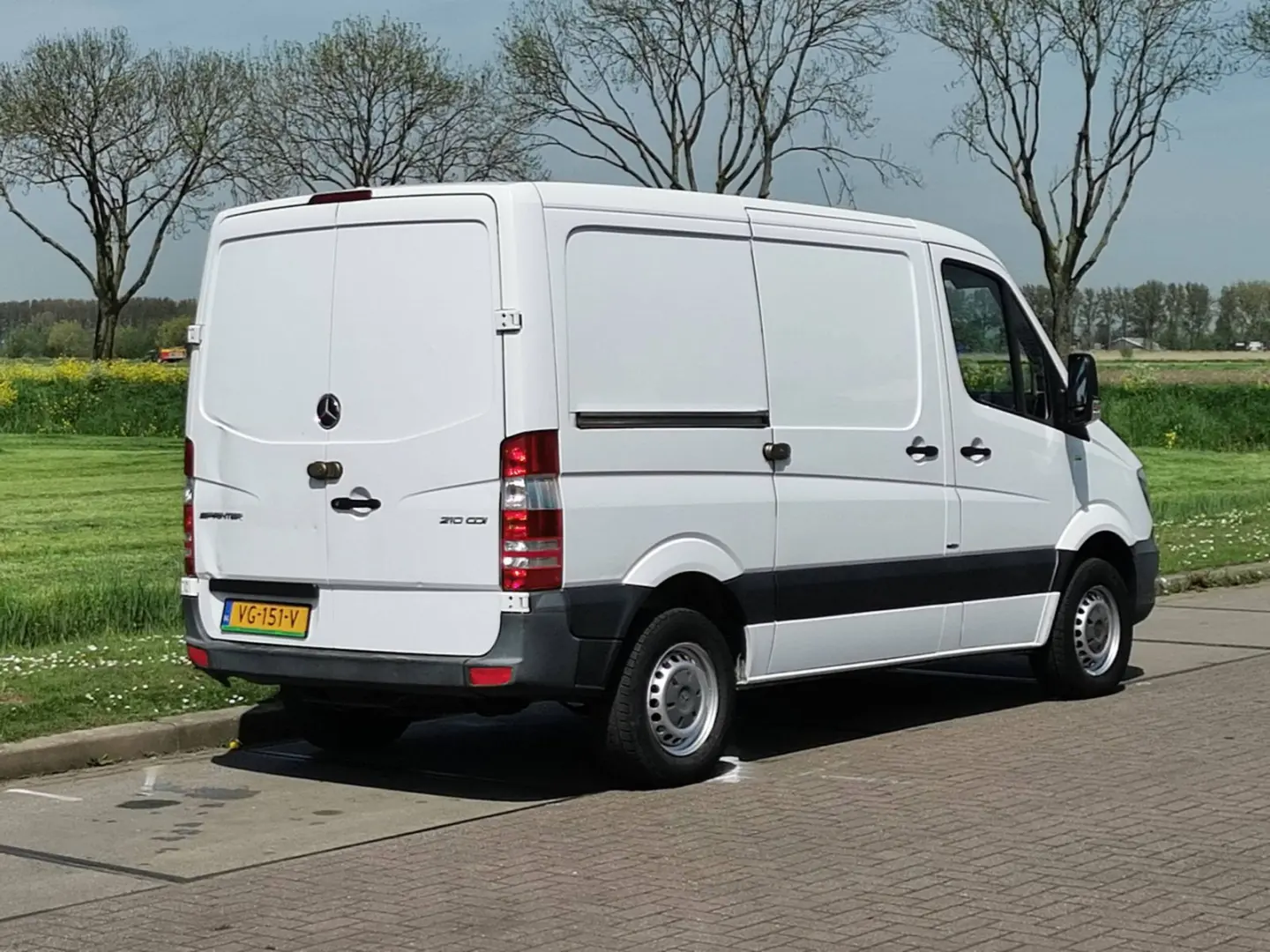 Mercedes-Benz  Sprinter 210 D 4