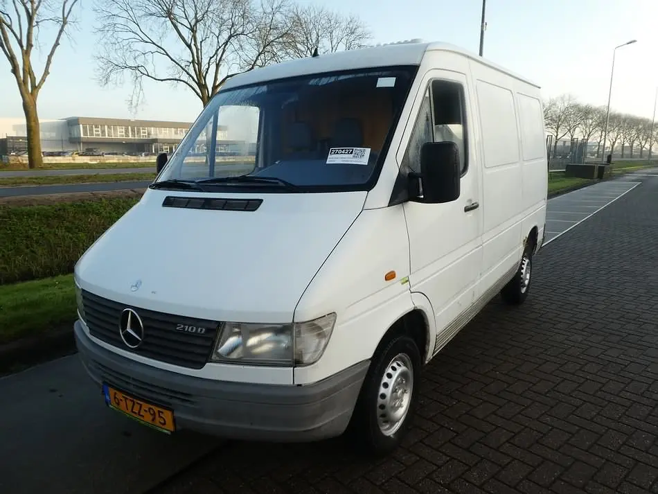 Mercedes-Benz  Sprinter 210 D 3