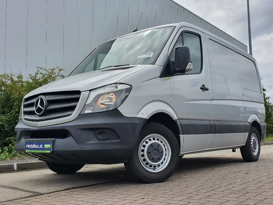 Mercedes-Benz  Sprinter 210 D 5