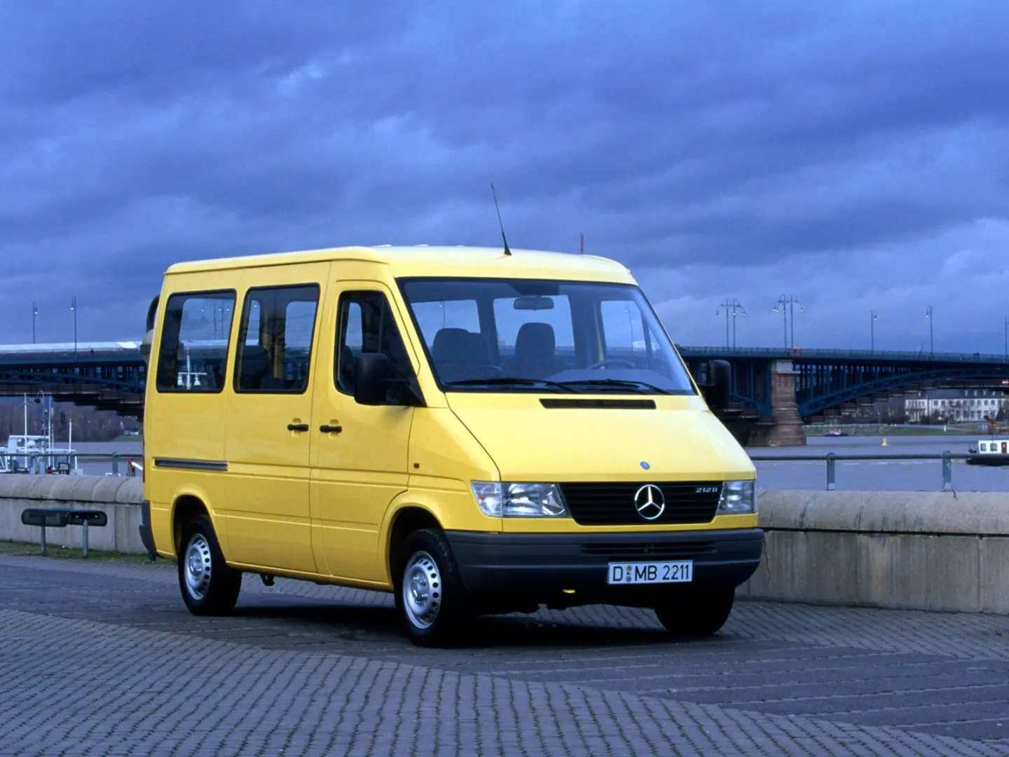 Mercedes-Benz  Sprinter 208 D 4