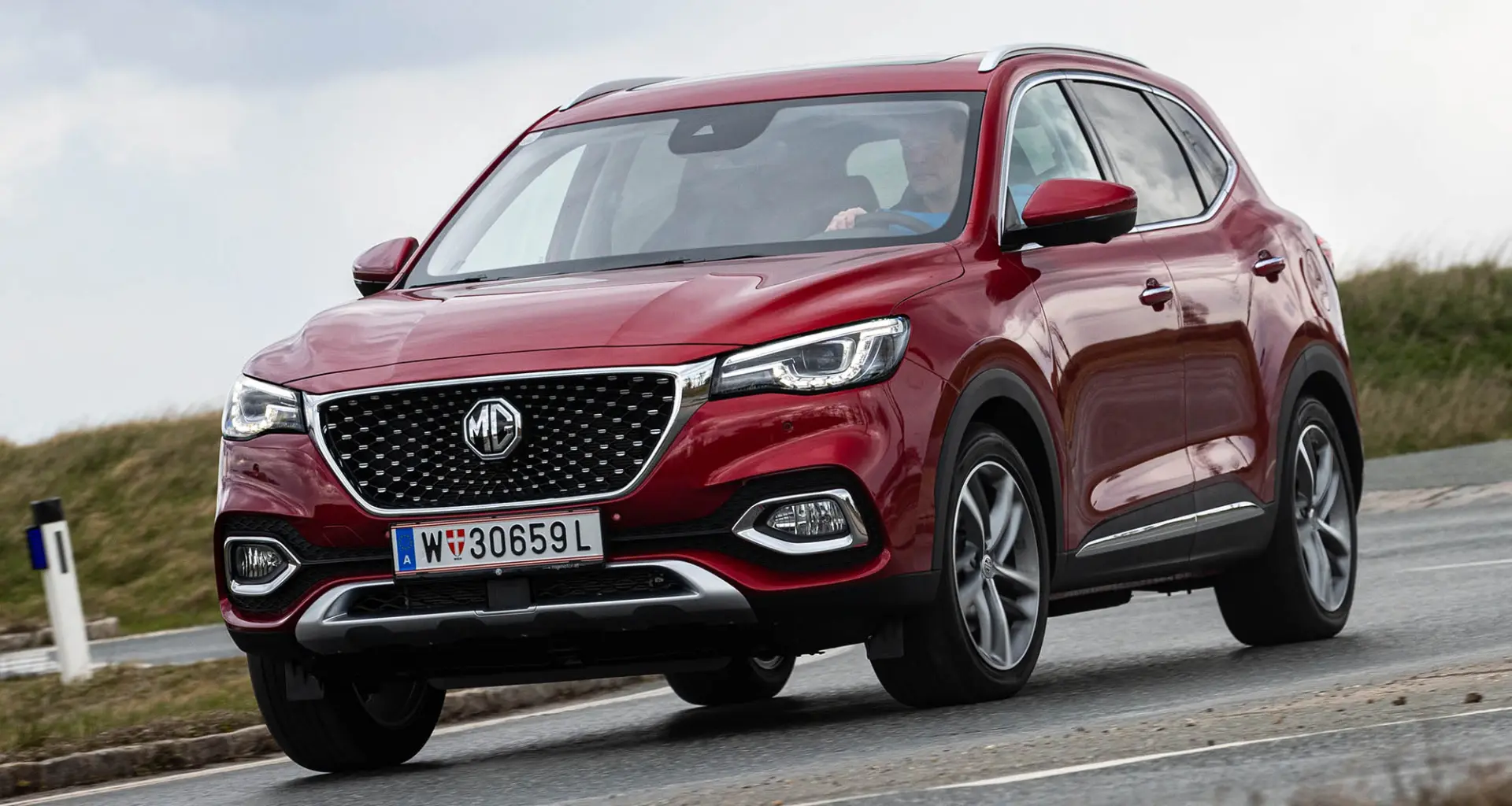 MG  EHS 1.5 Plug-In Hybrid Luxury 4