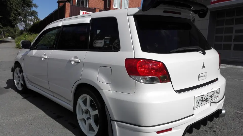 Mitsubishi Airtrek Airtrek 2.0 Turbo R 3