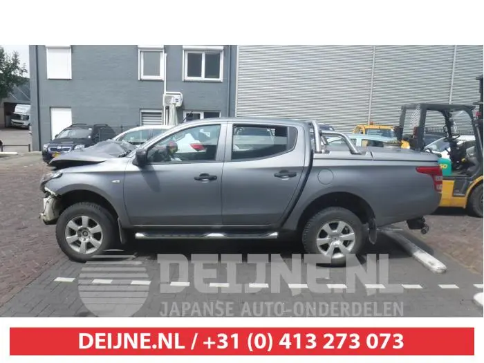 Mitsubishi L 200 L 200 2.4 DI-D 4x2 Storm (6.2" Navigasyonlu) 0