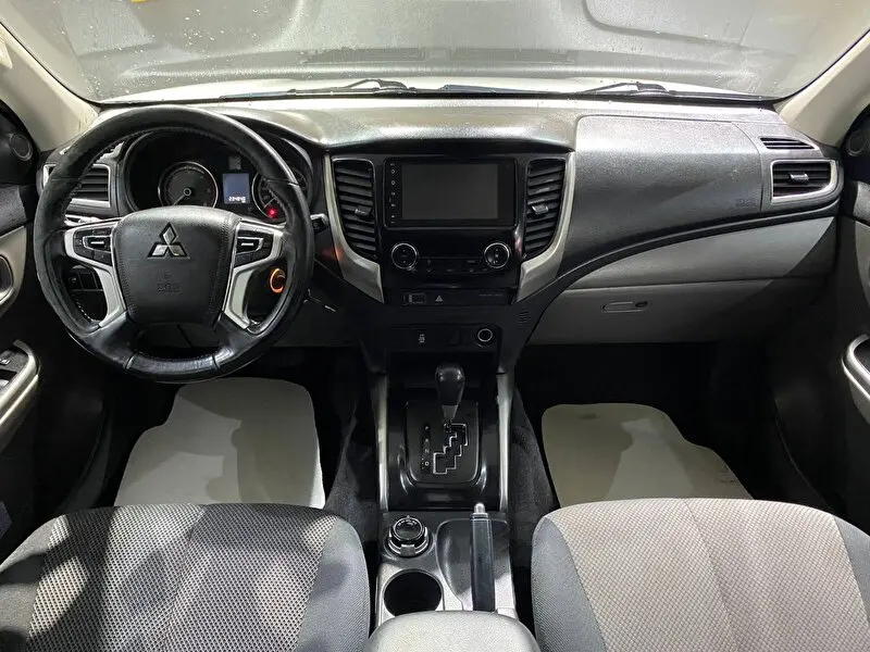 Mitsubishi L 200 L 200 2.4 DI-D 4x2 Tornado 5