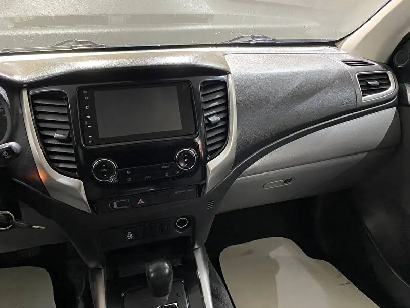 Mitsubishi L 200 L 200 2.4 DI-D 4x2 Tornado 7