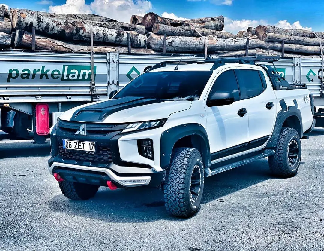 Mitsubishi L 200 L 200 2.4 DI-D 4x4 Storm 4