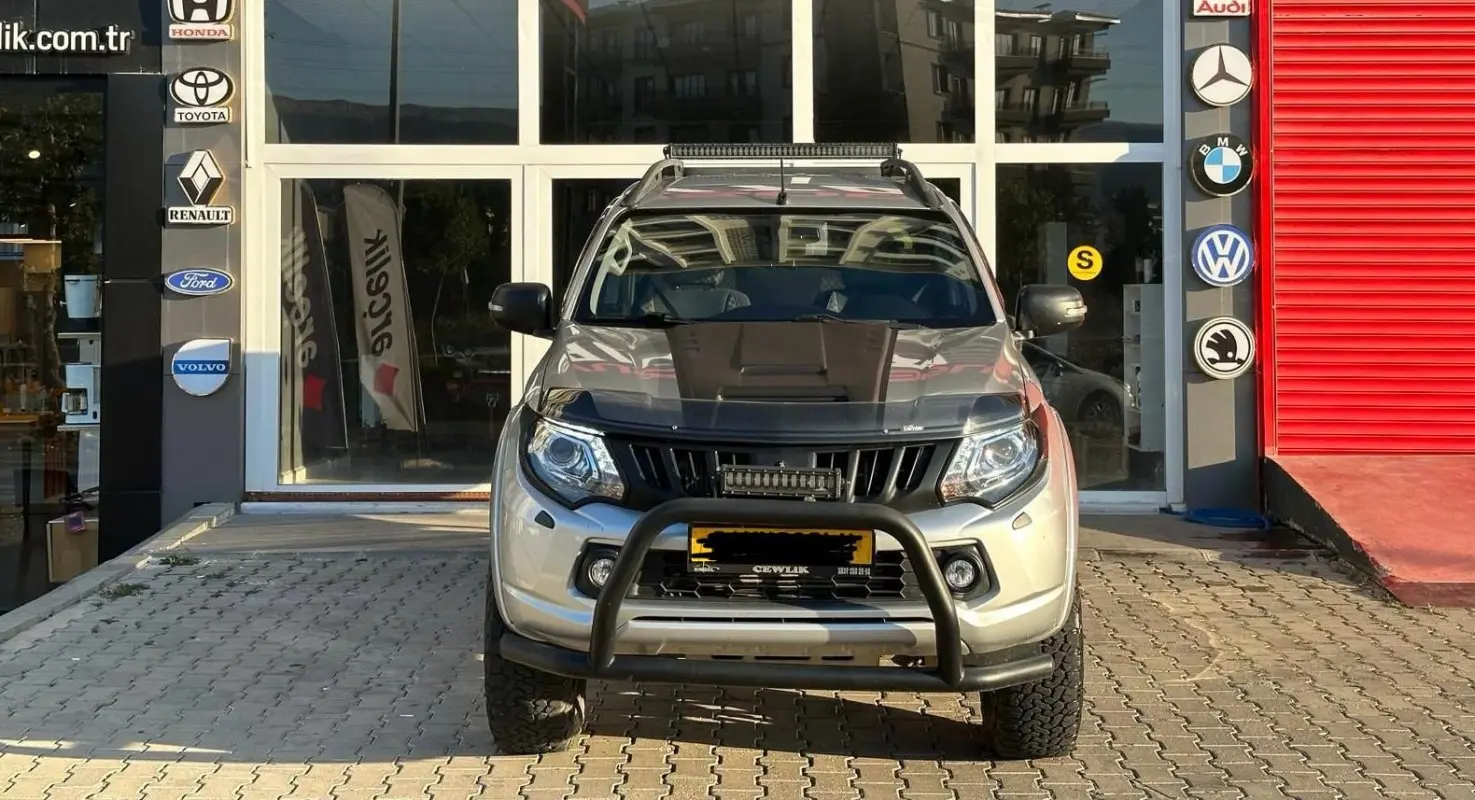 Mitsubishi L 200 L 200 2.4 DI-D MIVEC 4x4 Blizzard 4