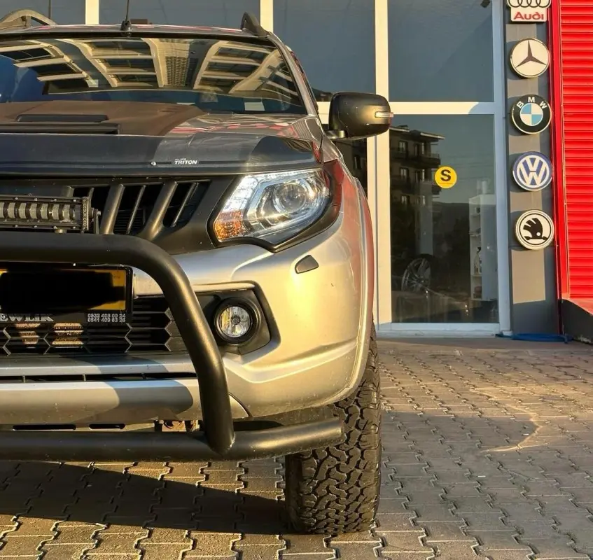 Mitsubishi L 200 L 200 2.4 DI-D MIVEC 4x4 Blizzard 4