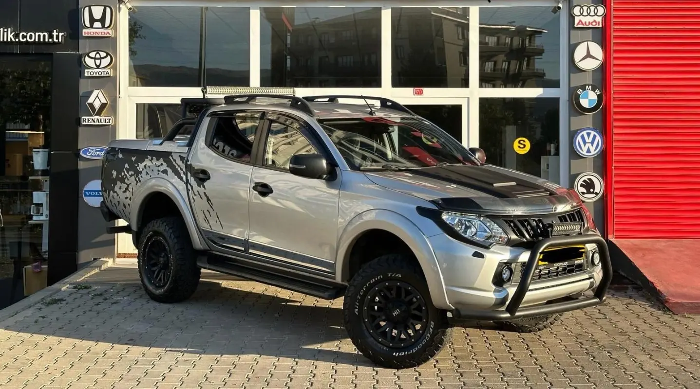 Mitsubishi L 200 L 200 2.4 DI-D MIVEC 4x4 Tornado 4