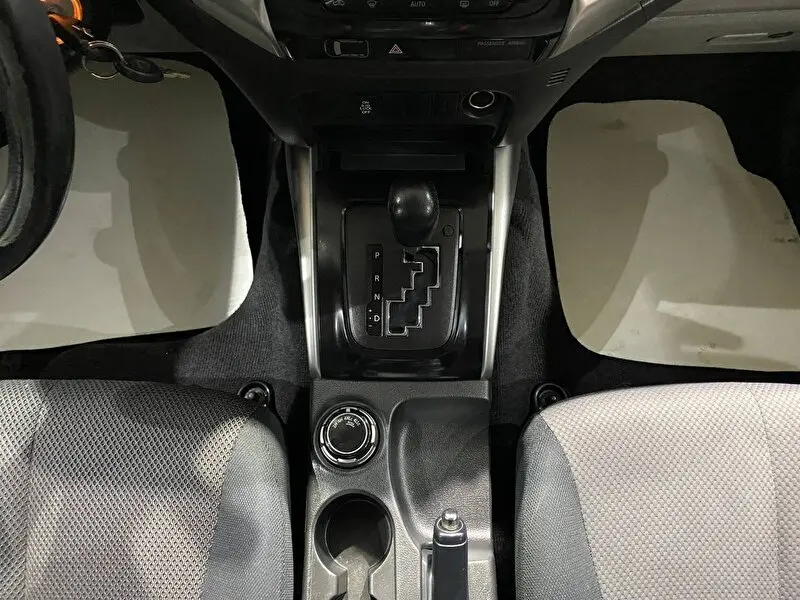 Mitsubishi L 200 L 200 2.4 DI-D MIVEC 4x4 Tornado 6