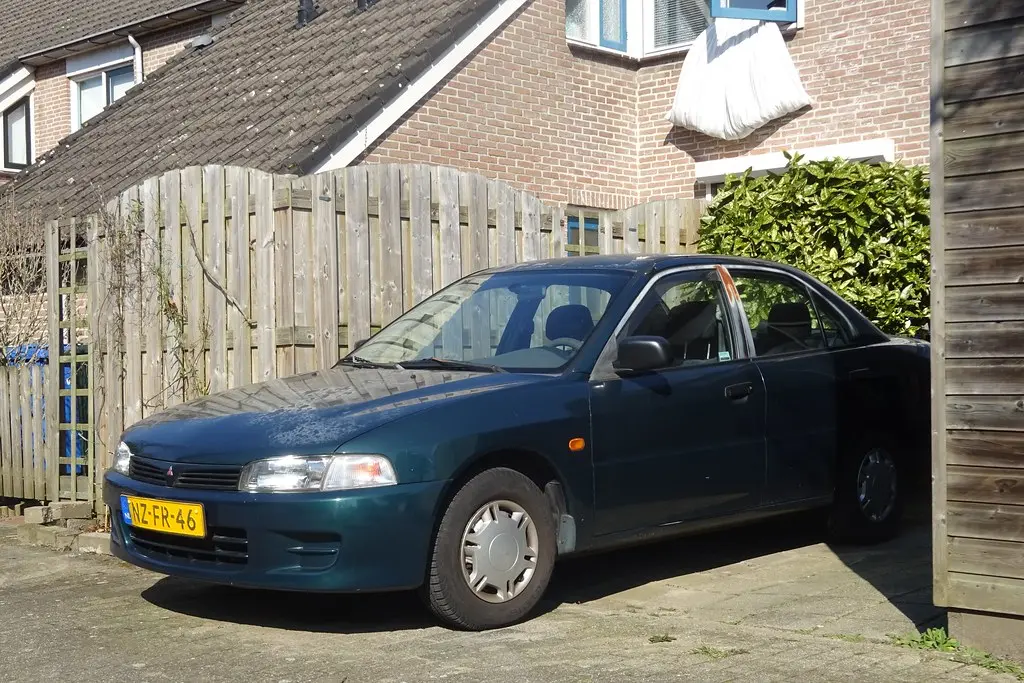Mitsubishi Lancer Lancer 1.3 GL 2