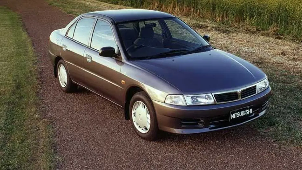 Mitsubishi Lancer Lancer 1.3 GL 3