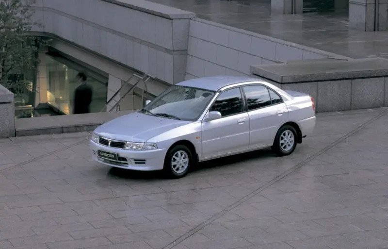 Mitsubishi Lancer Lancer 1.3 GLX 3