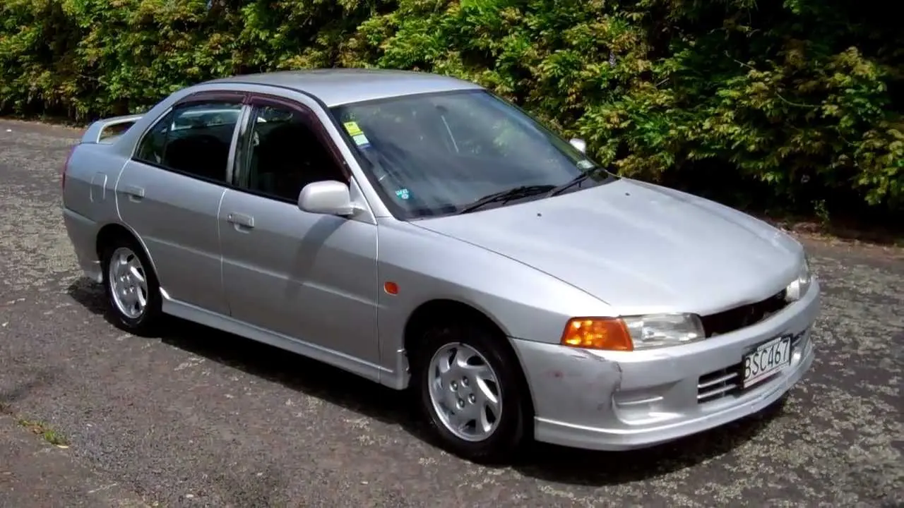 Mitsubishi Lancer Lancer 1.3 GLX 4