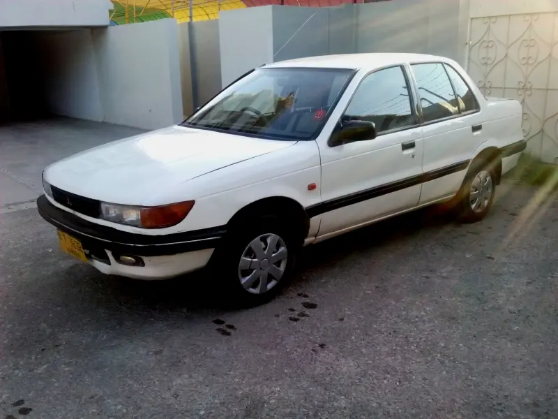 Mitsubishi Lancer Lancer 1300 GL 2