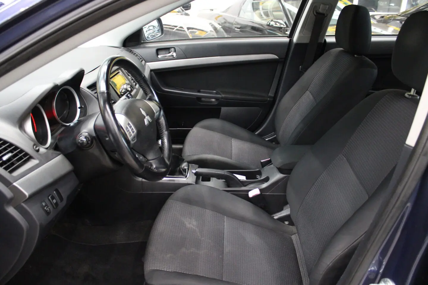 Mitsubishi Lancer Lancer 1.5 Invite 1