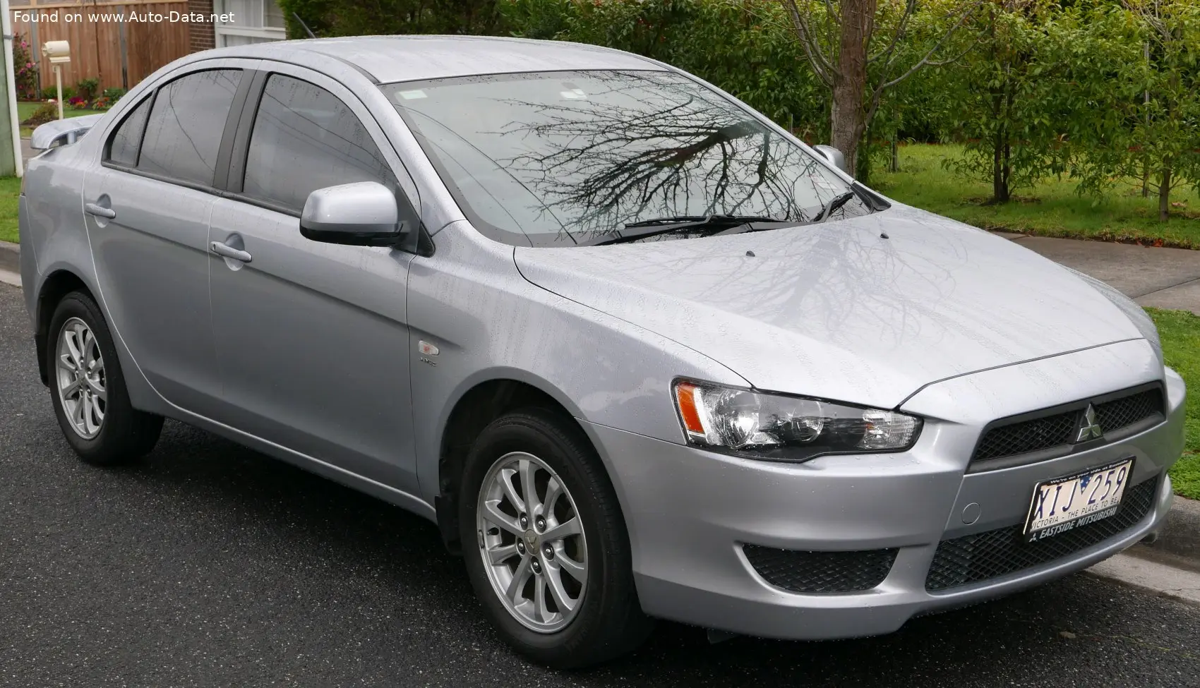 Mitsubishi Lancer Lancer 1.6 Inform 5