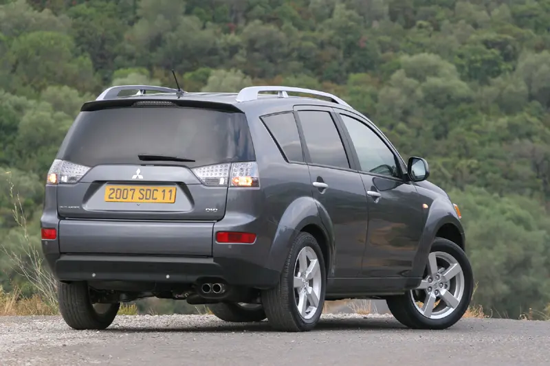 Mitsubishi Outlander Outlander 2.4 4WD Sport 7