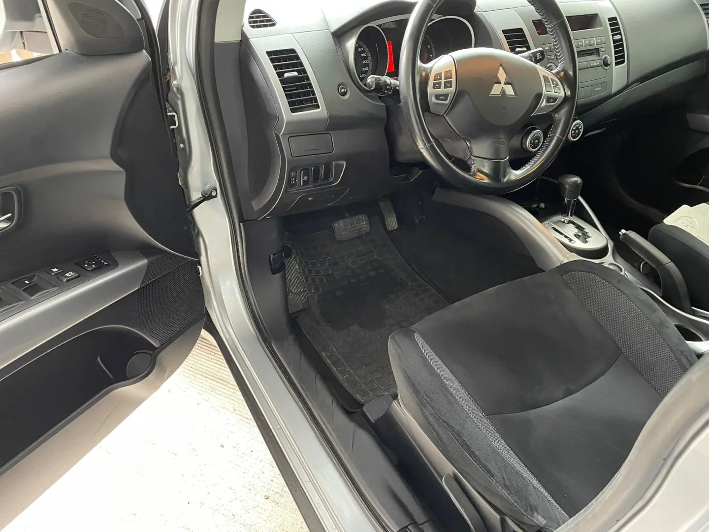 Mitsubishi Outlander Outlander 2.4 Invite CVT 2