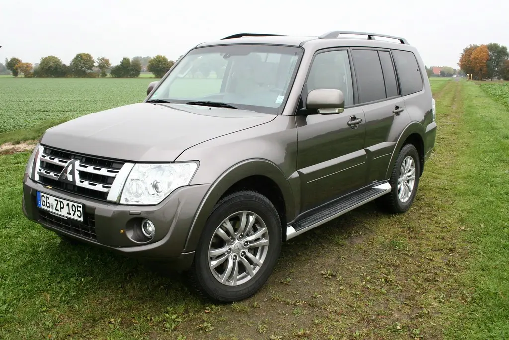 Mitsubishi Pajero Pajero 3.2 DI-D GLS Instyle 0
