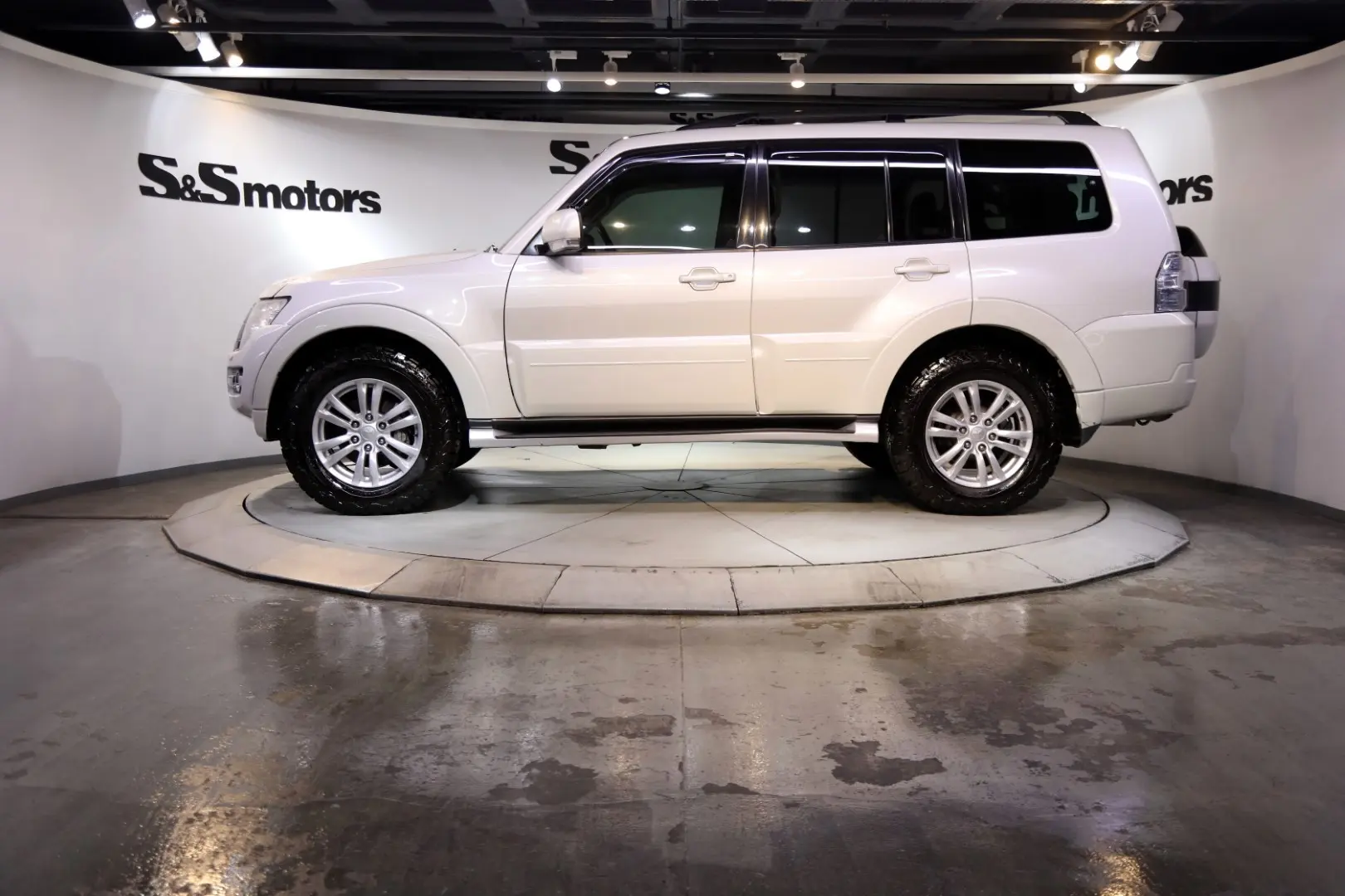 Mitsubishi Pajero Pajero 3.2 DI-DC Instyle 1