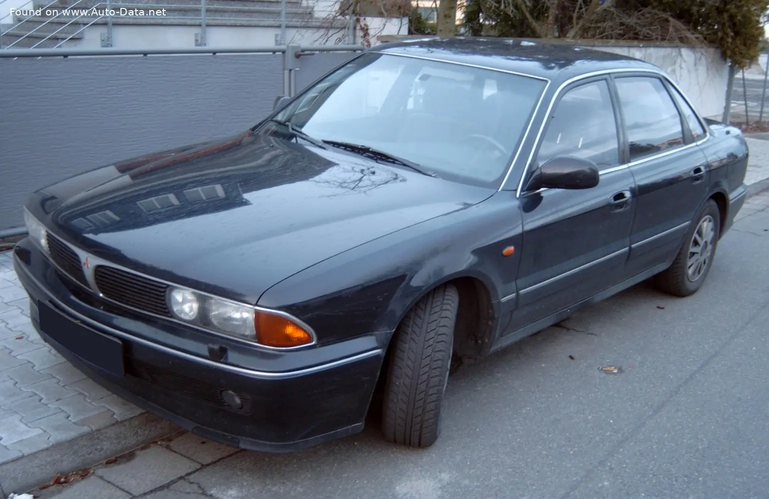 Mitsubishi Sigma Sigma 3.0 V6 1