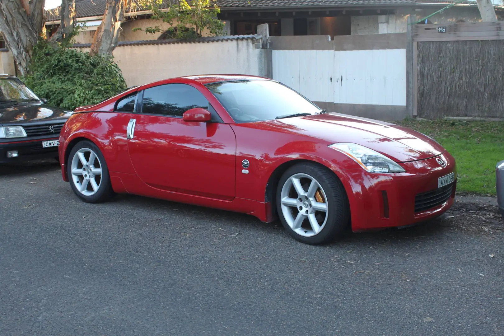 Nissan  350Z 3.5 V6 Base 2