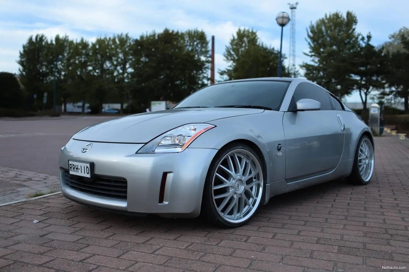 Nissan  350Z 3.5 V6 Base 6
