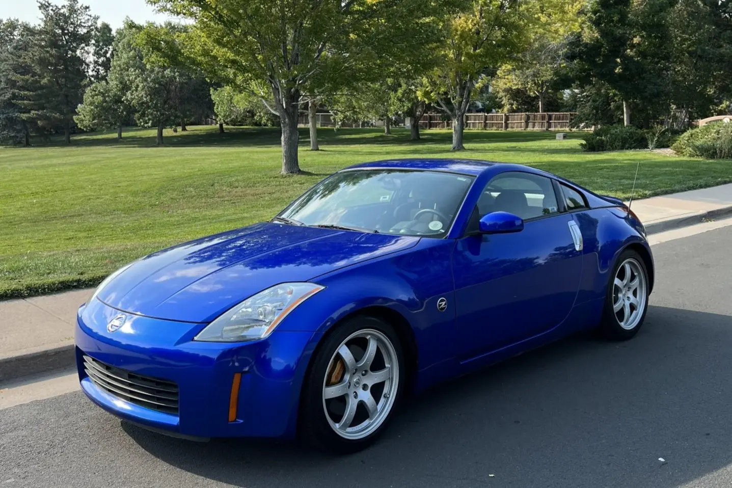 Nissan  350Z 3.5 V6 Base 4