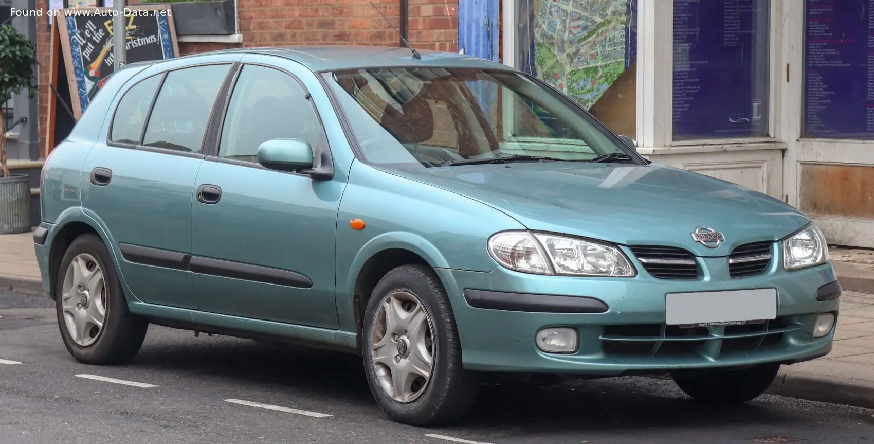 Nissan Almera Almera 1.8 Luxury 2