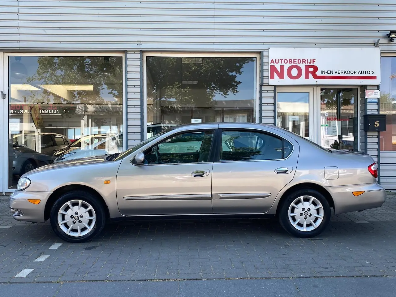 Nissan Maxima Maxima QX 2.0 V6 7