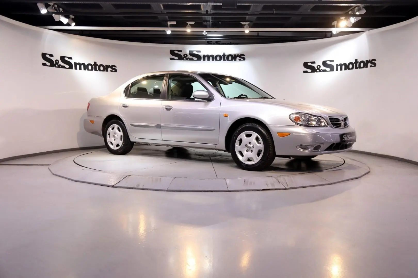 Nissan Maxima Maxima QX 2.0 V6 SE 4