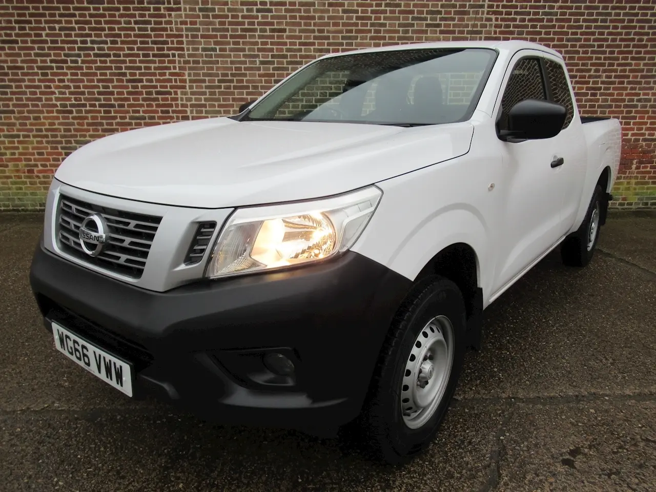 Nissan Navara Navara 2.3 dCi 160 4x4 Visia 2