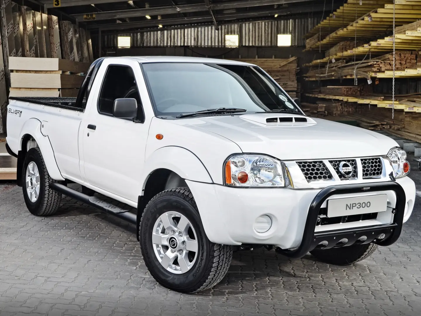 Nissan  NP 300 2.5 TDI 4x4 Skystar SSS 3