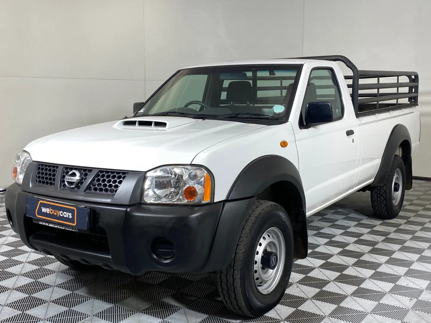 Nissan  NP 300 2.5 TDI 4x4 Skystar SSS 5